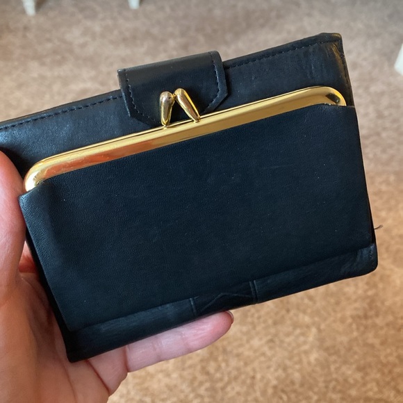 princess gardner Handbags - Vintage Princess Gardner Cowhide  KissLock Wallet